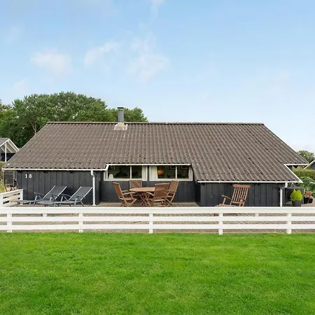 Дом отдыха Cozy Home In Sjolund With Sauna *
