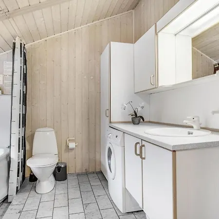 Дом отдыха Cozy Home In Sjolund With Sauna *